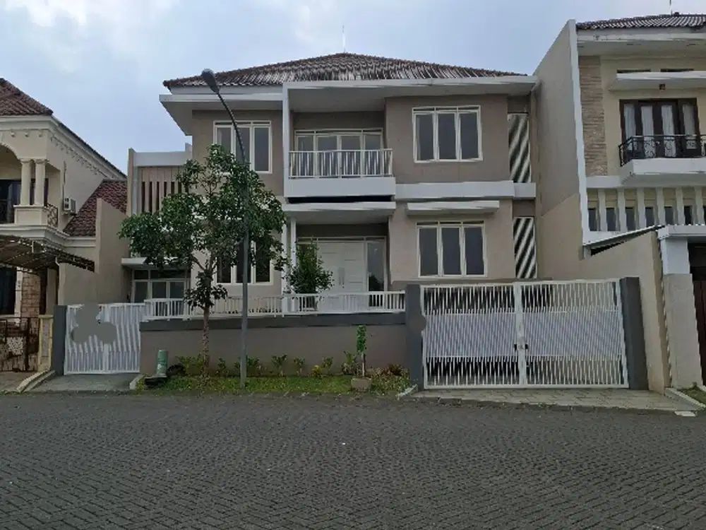 DIJUAL RUMAH BARU 2 LANTAI DI VPT MALANG ADA KOLAM RENANG .