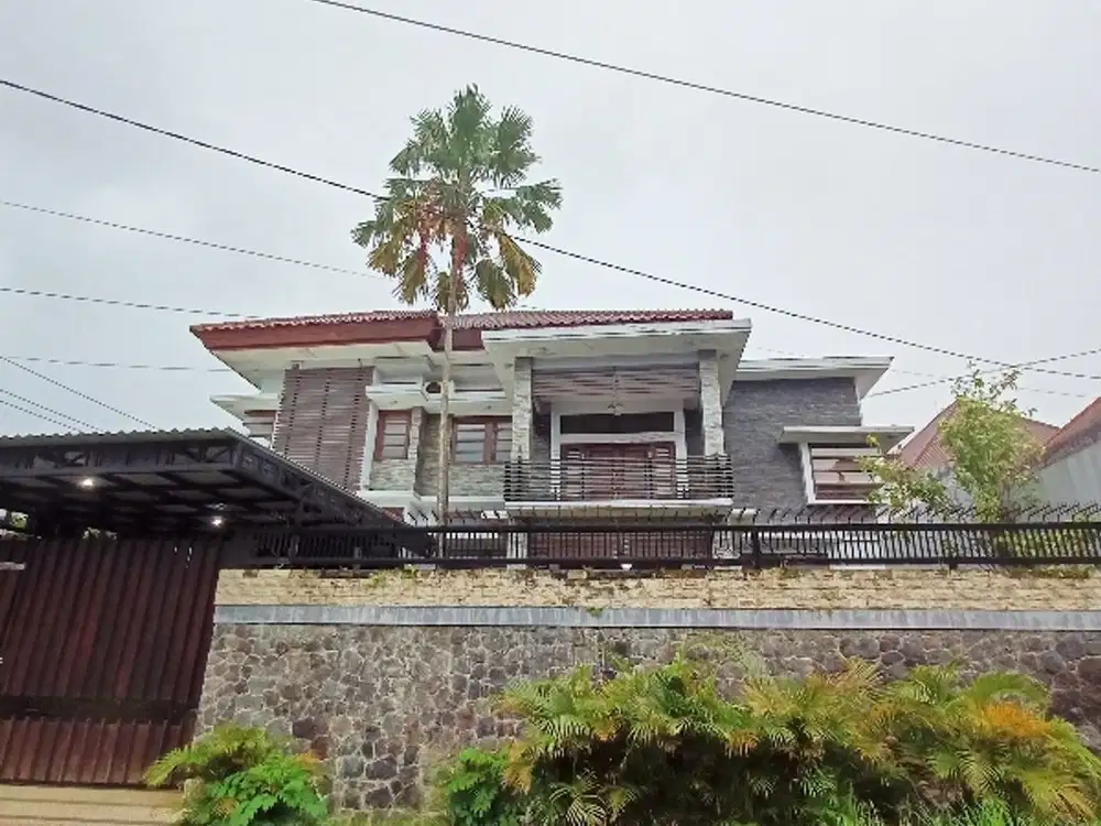 dijual rumah luas lokasi strategis tidar malang