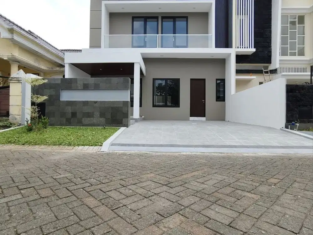 Dijual rumah baru 2 lantai semi furnish di araya malang