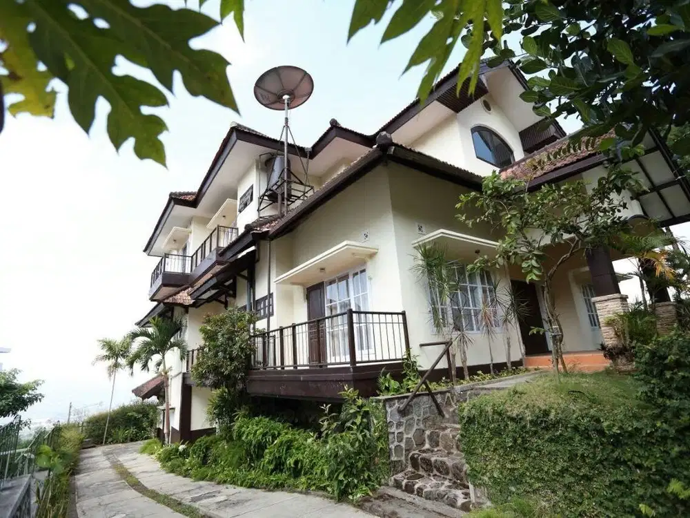 Dijual Villa Full Furnish Strategis di Panderman Hills Boulevard Batu