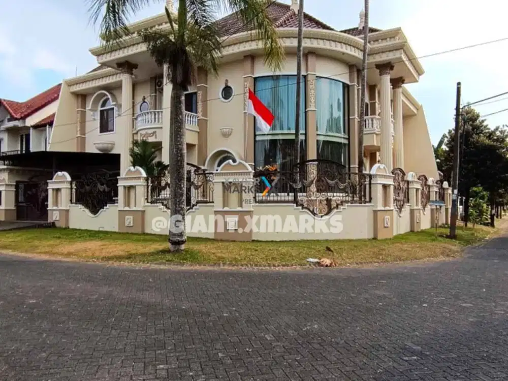 Rumah Klasik Modern di Araya Boulevard Malang