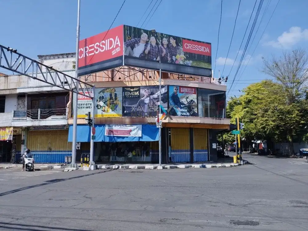 Dijual Toko, Rumah Usaha Hook di Poros Jl. Panglima Sudirman, Lumajang