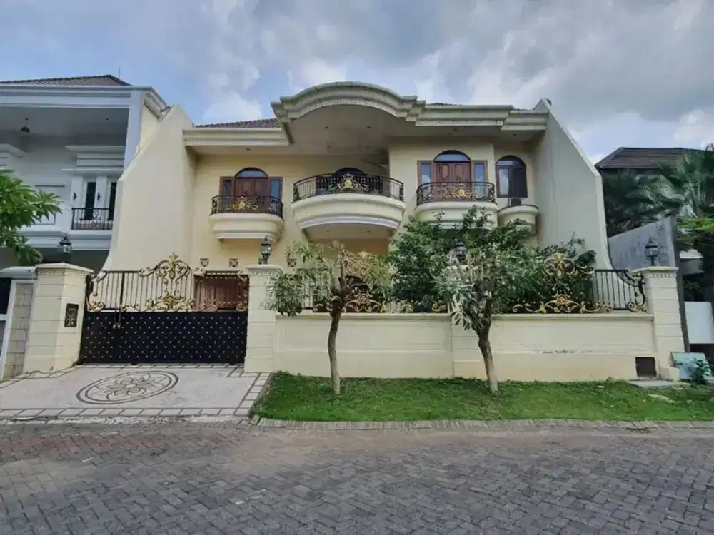 Rumah classic 2lantai Villa Royal Pakuwon City surabaya