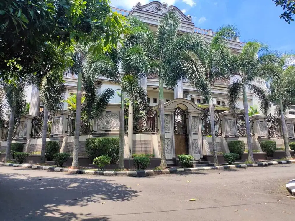 Rumah Mewah Posisi Hook di Pesona Khayangan Depok