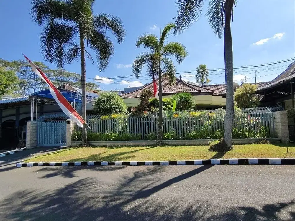 Rumah cantik kolonial asri terawat gunung tengah kota malang