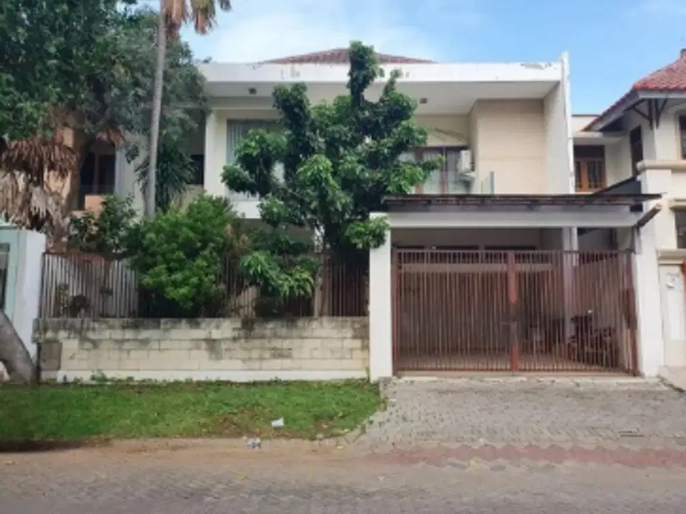 Rumah Pakuwon City Siap Huni Strategis Villa Westwood