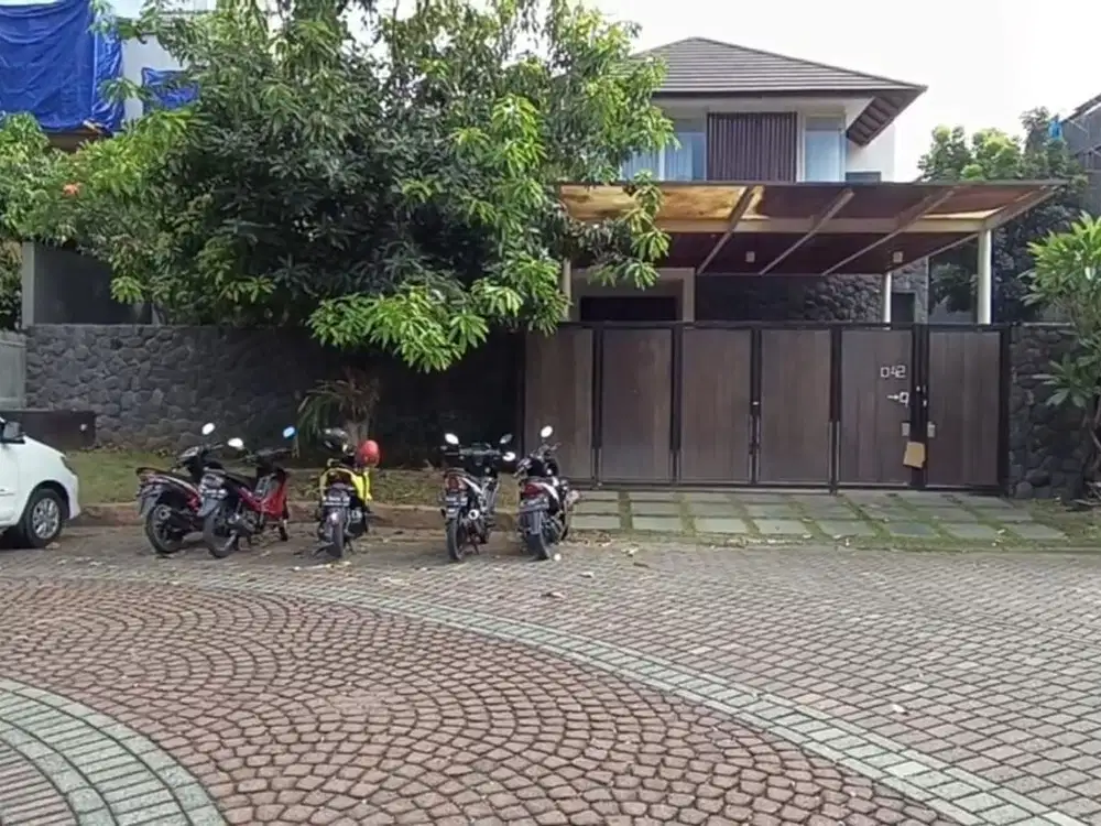 RUMAH MEWAH TROPICAL MODERN GRAHA FAMILI BLOK D