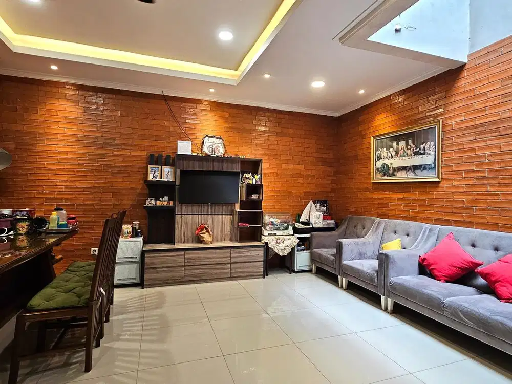 Dijual Rumah Bagus Strategis Siap Huni Cluster Bohemia Gading Serpong