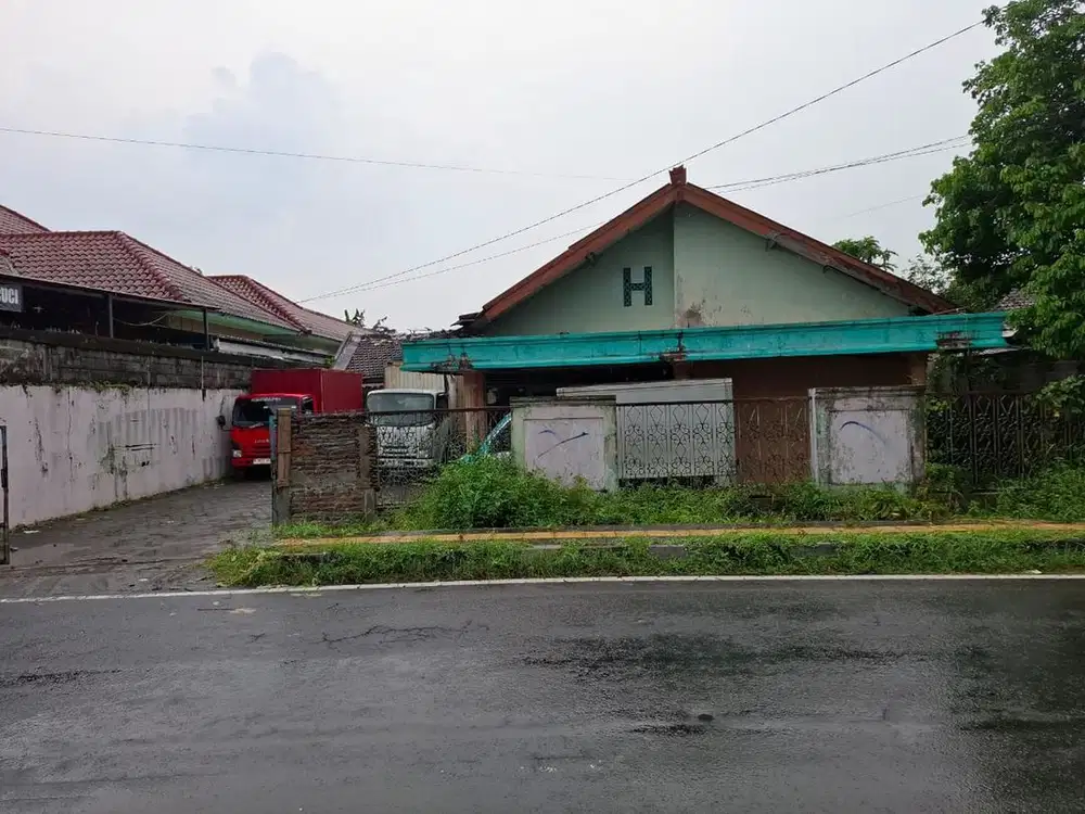 Rumah dengan Luas Tanah 938 Meter Persegi Cocok Untuk Usaha