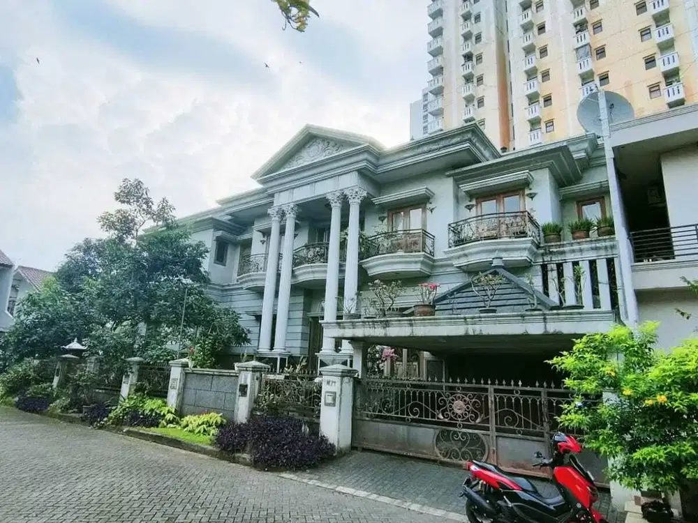 Dijual Rumah Mewah Full Furnished strategis di Taman Century 1 Pekayon