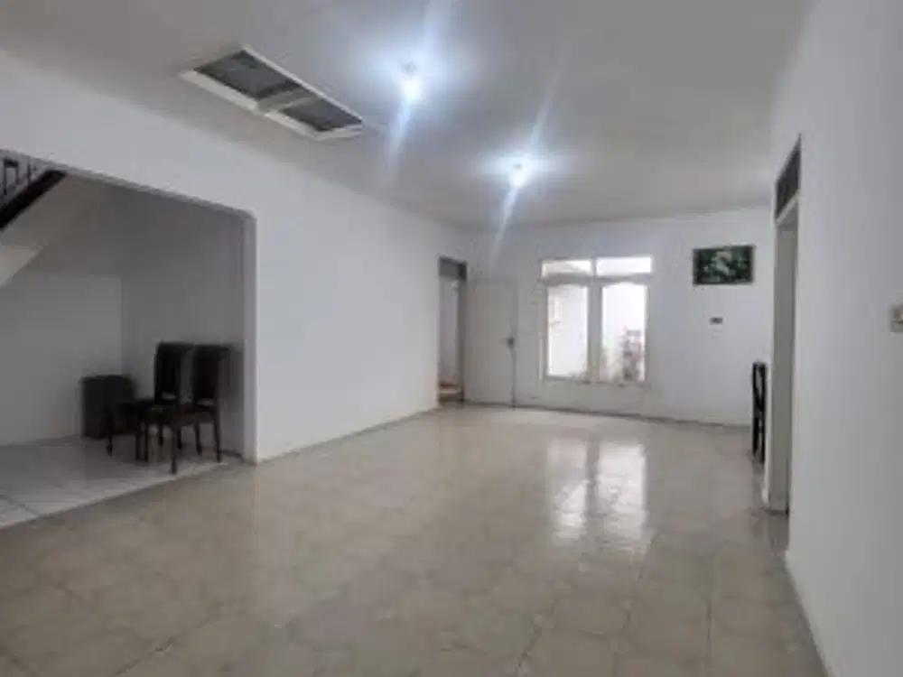 Disewakan Rumah 2 Lantai Luas Tanah 225m2, Siap Huni Margahayu Bandung