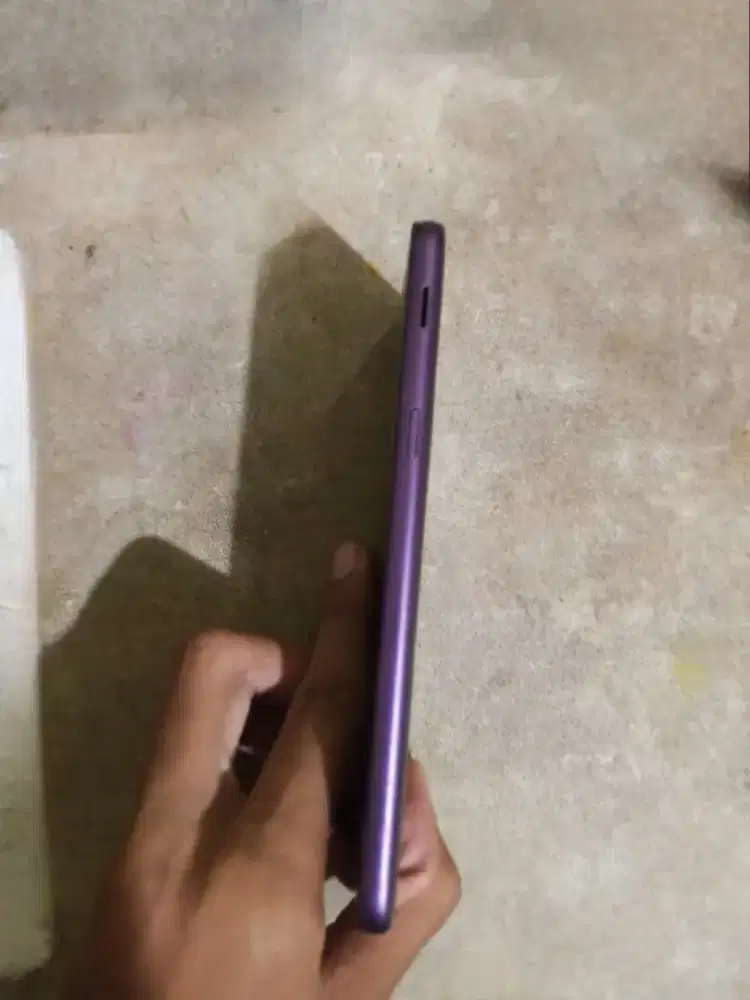 Handphone SAMSUNG J6 ungu kondisi apa adanya.