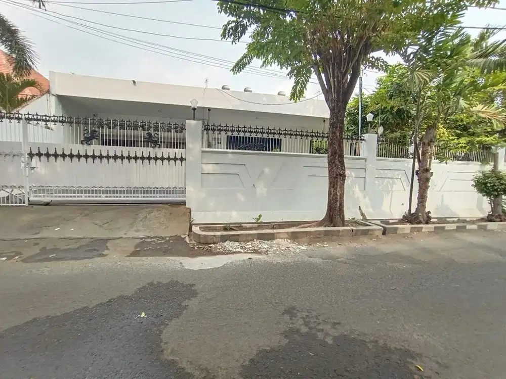 RUMAH PUSAT KOTA JALAN DOHO SELANGKAH KE RAYA DARMO