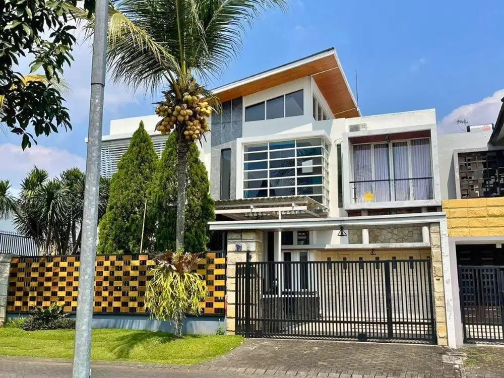 Dijual Rumah Mewah Full Furnish Kolam Renang – Araya Greenwood Golf