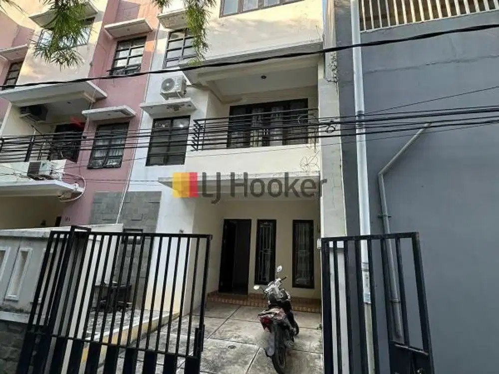 Rumah Minimalis Modern di BCS Kelapa Gading Jakarta Utara