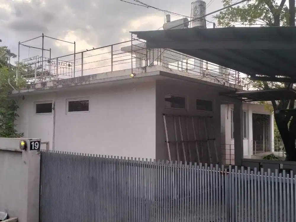 Di jual rumah 5 Bedroom di area Cekomaria dekat living word, Denpasar