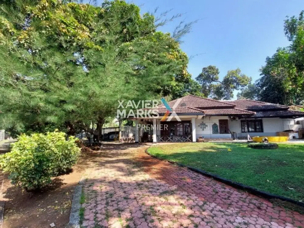 DIJUAL RUMAH SERASA VILLA DILAWANG ,ADA GAZEBO DAN BISA  BUAT USAHA