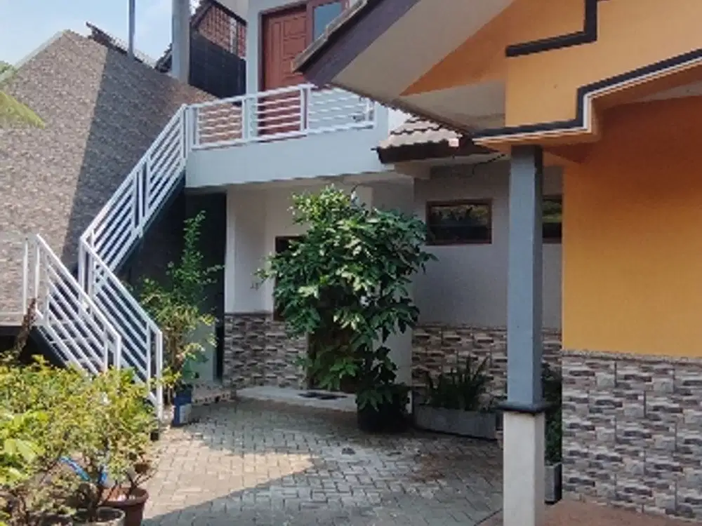 dijual tempat usaha dan guest house atau kos di cengger ayam