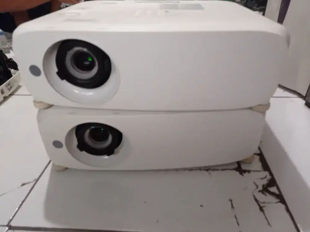 Promo Hemat! Paket 2 Unit Proyektor Panasonic PT-VW530