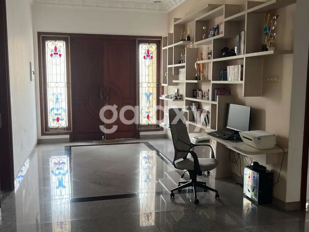 siap Huni Rumah mewah 2 lantai di Kertajaya Indah Surabaya