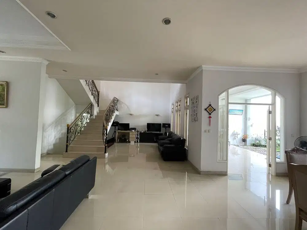 rumah mewah rapi cluster magnolia alam sutera dekat sekolah laurensius