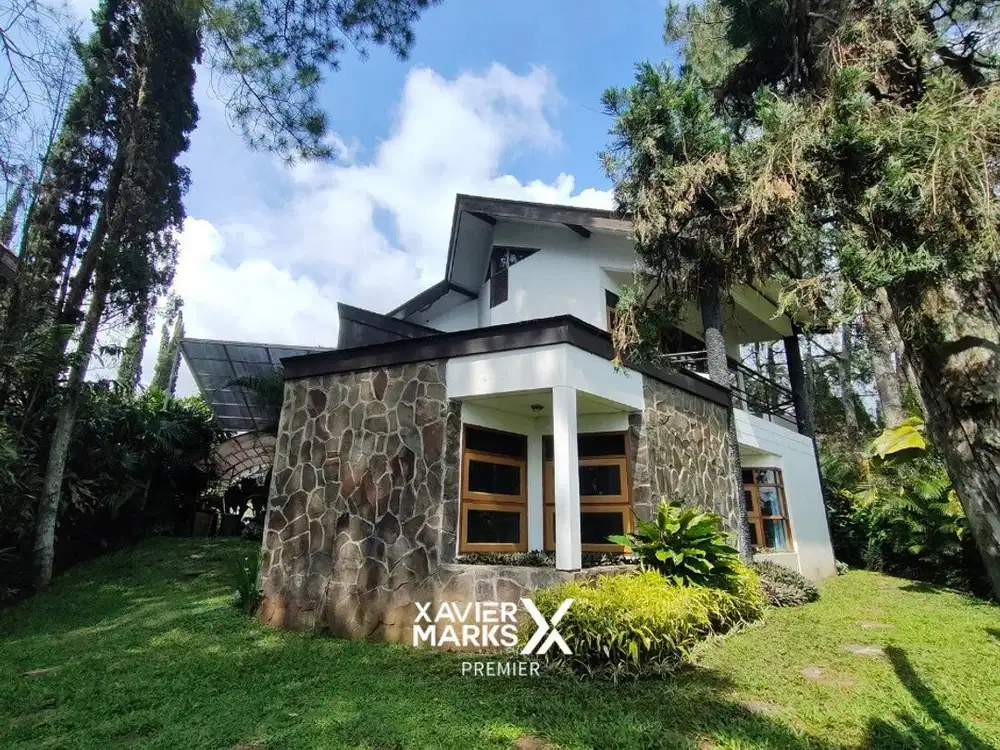 V1 Dijual Villa Bagus Terawat Tanah Luas di Klub Bunga Batu Malang