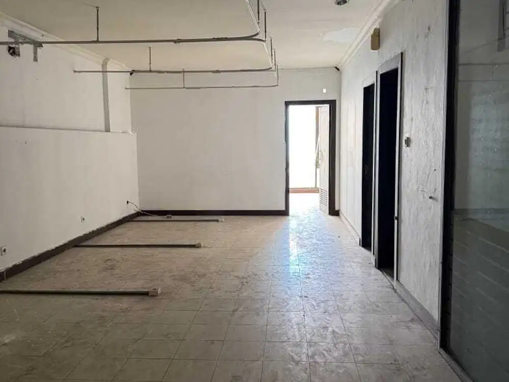 4 Storey Shophouse in Kuta Commercial Area. Close to Kuta Beach