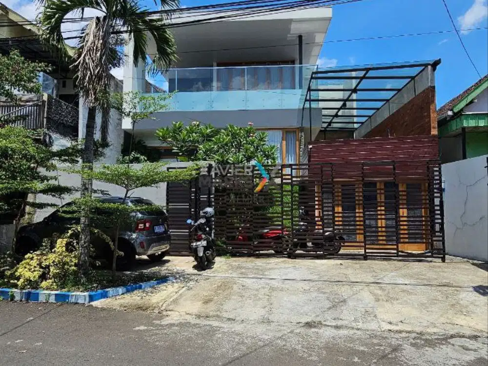 Rumah Modern Premium plus kolam renang di jaksa agung Suprapto Malang