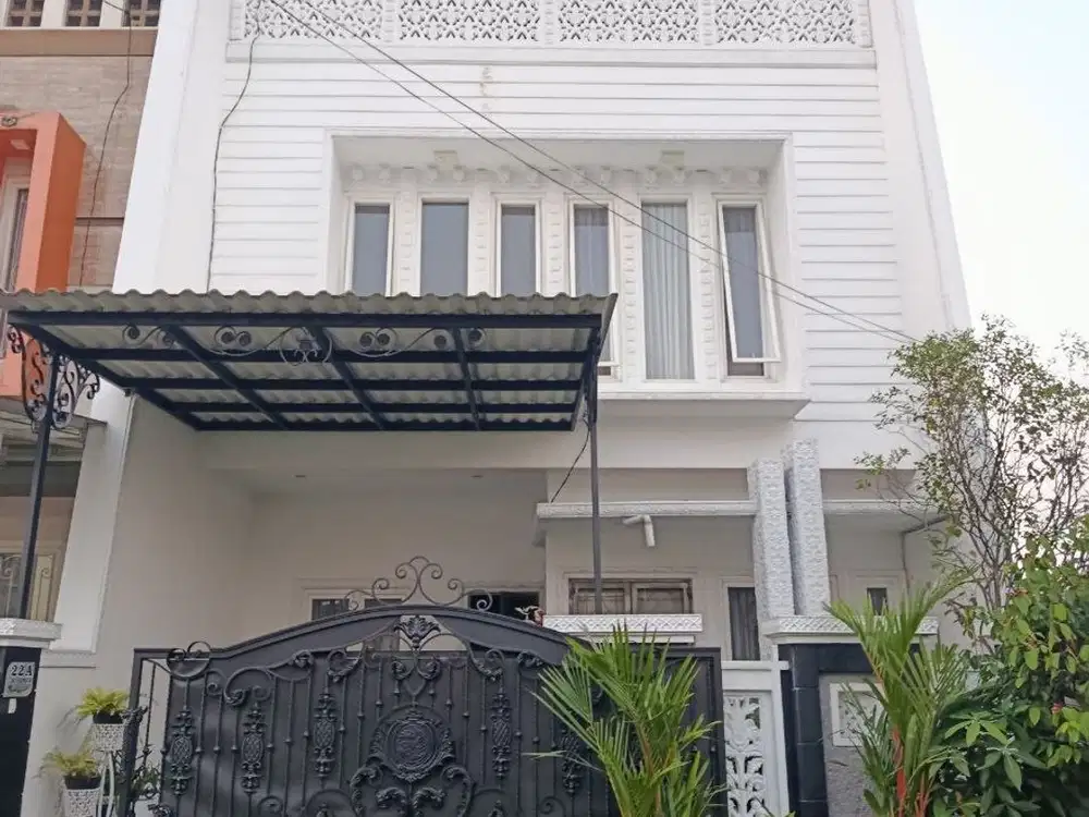Rumah mewah 3 lantai full furnished sulfat blimbing malang