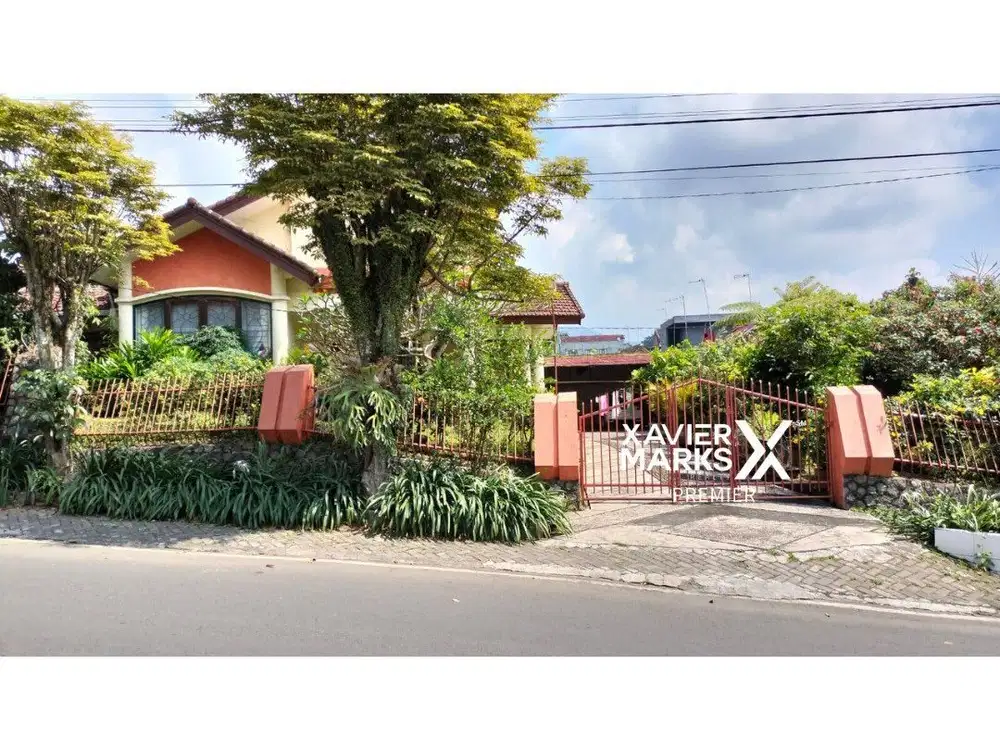 V1 Dijual Rumah Bagus Tanah Luas Siap Huni Dekat Taman Kota di Batu