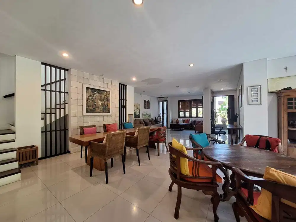 Villa 2 Lantai & Basement di Hayam Wuruk Residence