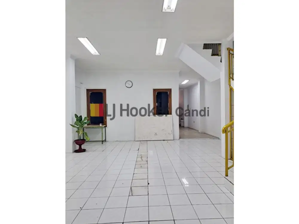 Gudang di Majapahit Semarang