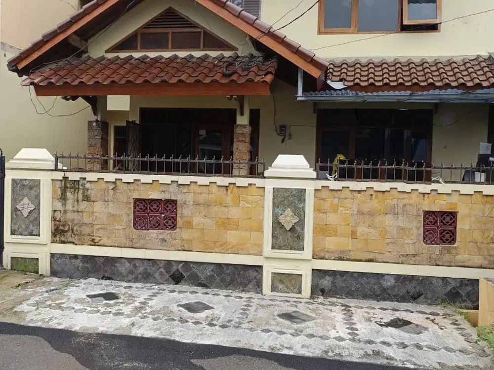 DI JUAL RUMAH BAGUS KLASIK, DI PAMULANG PERMAI 1, LUAS 192M2