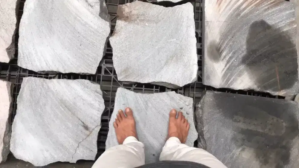 Ireguler paving batu lava stone slabs