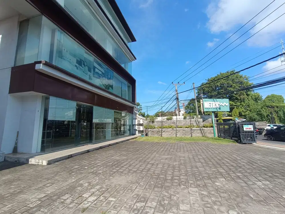 showroom, gudang dan kantor di by pass ngurah rai dekat kuta