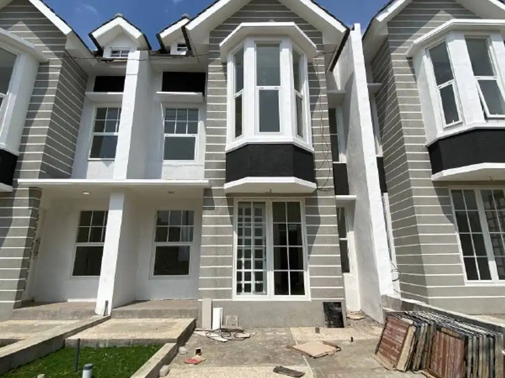 Dijual Cepat, Rumah Baru Gress 2 Lantai Ala Eropa di Srimaya, Malang