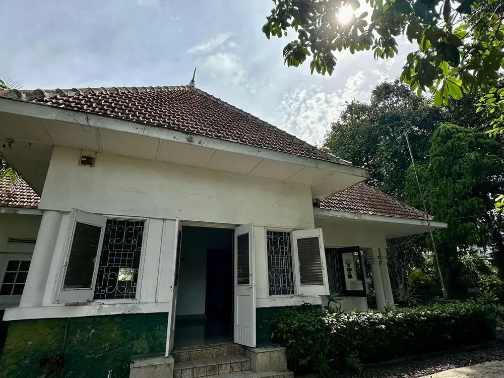 Rumah Hook Kolonial Belanda dijual di area Gunung2 kota Malang strateg