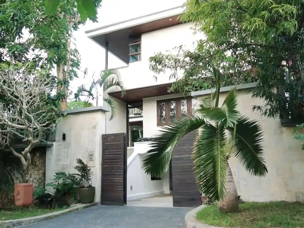 Villa Tropical Modern Lingkungan Villa Pecatu Indah Ungasan Bali
