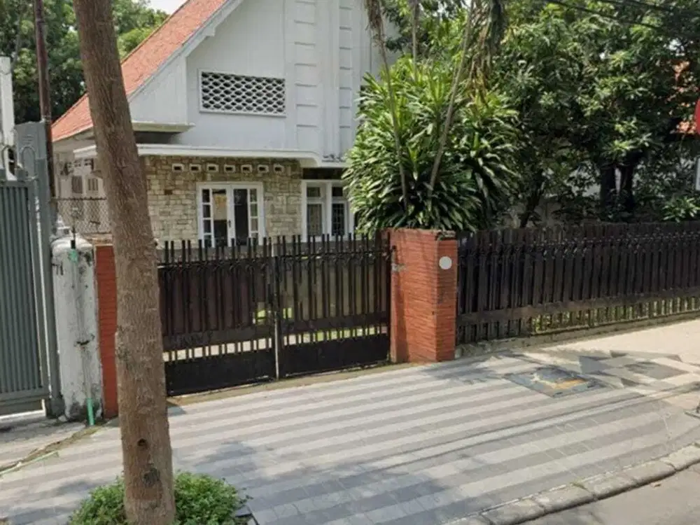 Bangunan Belanda di Area Komersial Tengah Kota Surabaya, Dr. Soetomo