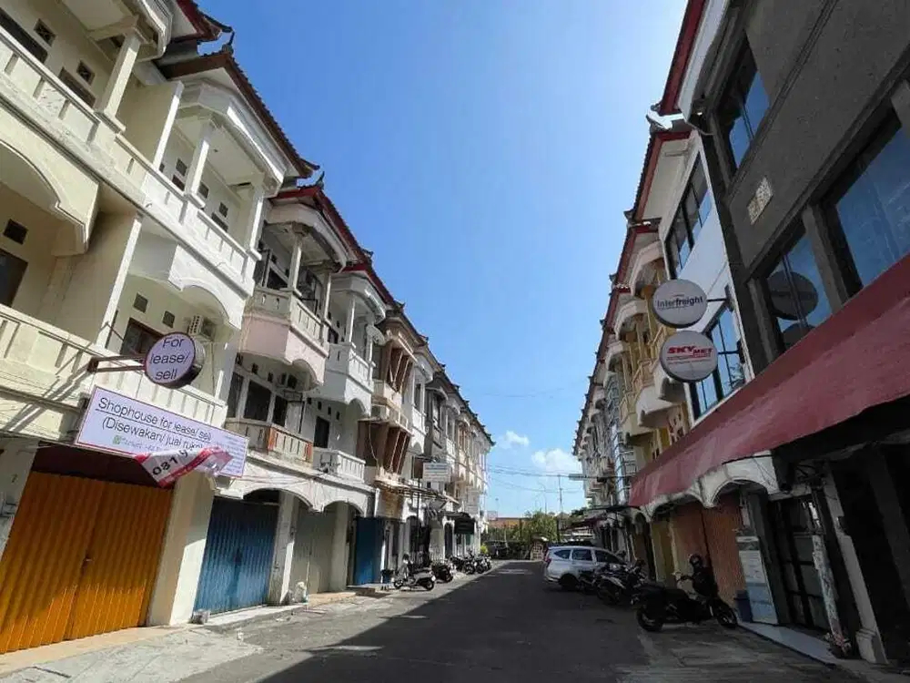 Ruko 3 lantai Simpang Siur Kuta Pertokoan Segitiga Emas