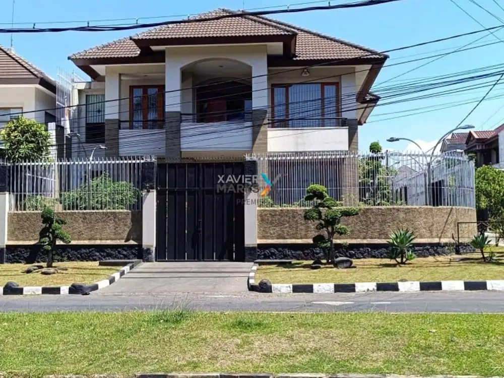Dijual Rumah Mewah Terawat 2 Lantai di Boulevard Puncak Dieng,  Malang