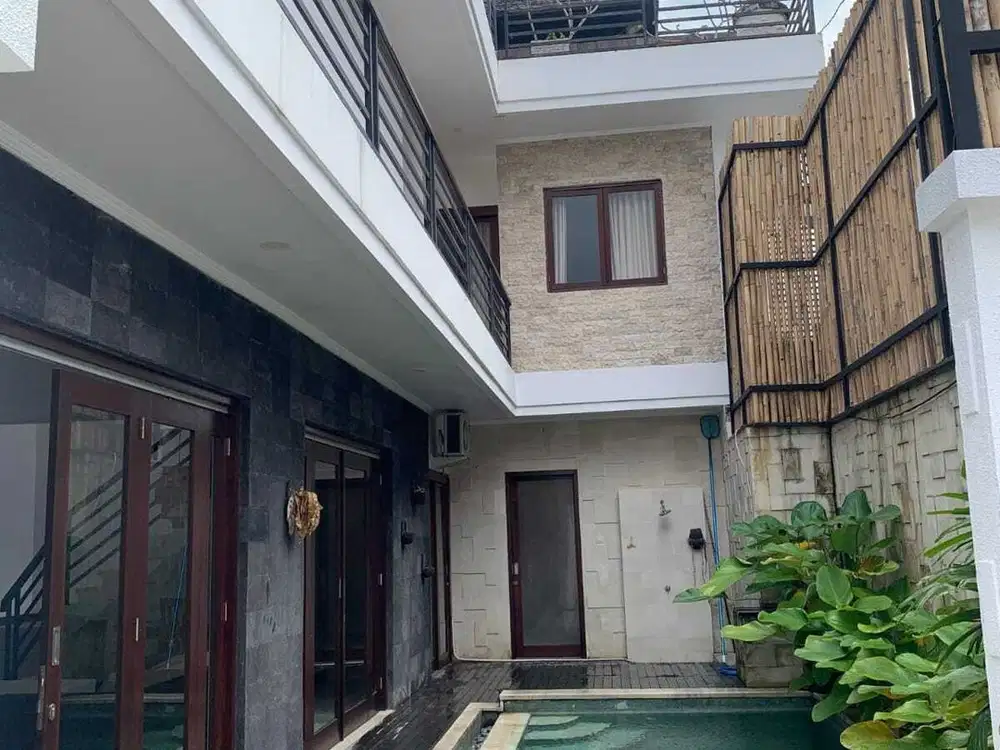 Villa Modern Tropis Tamansari Seminyak