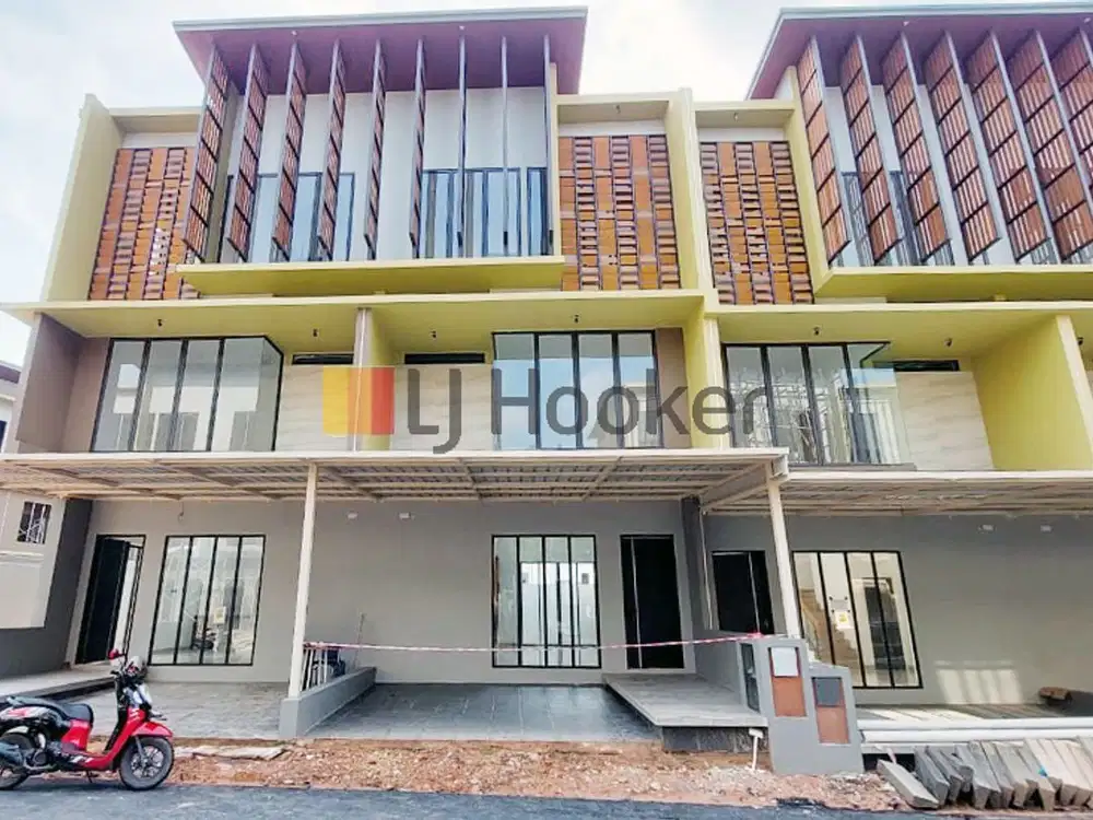 Rumah Baru 3 Lantai Hadap Timur Di Perum The Icon Central