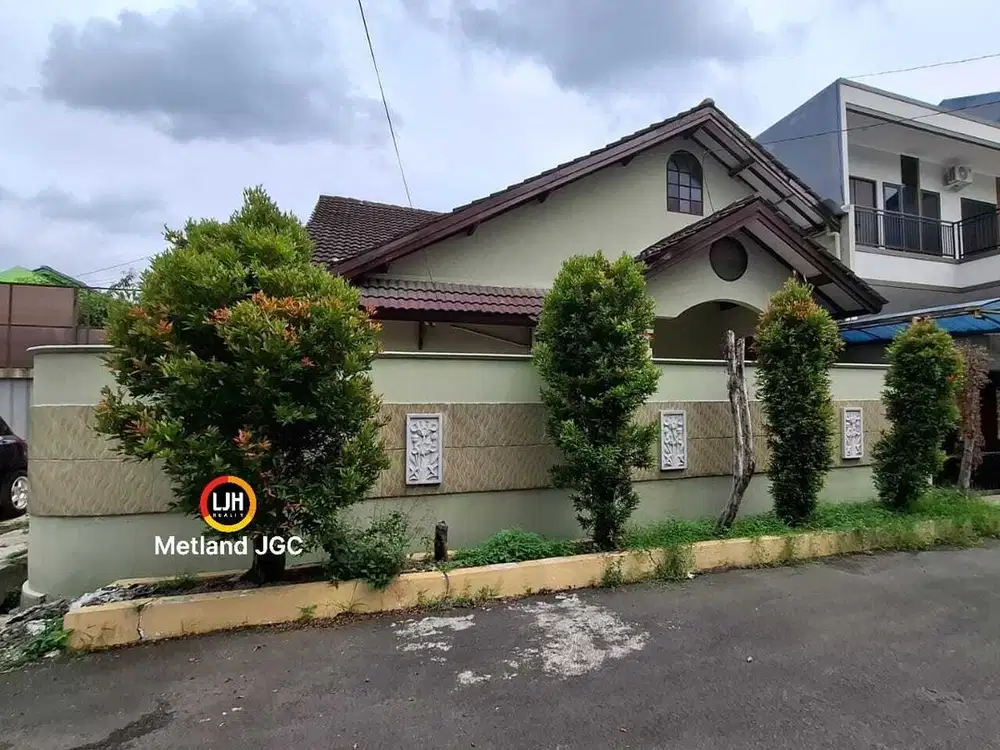 Rumah 2 Lantai luas 313 SHM dekat Mall Grand Galaxy Park, Bekasi