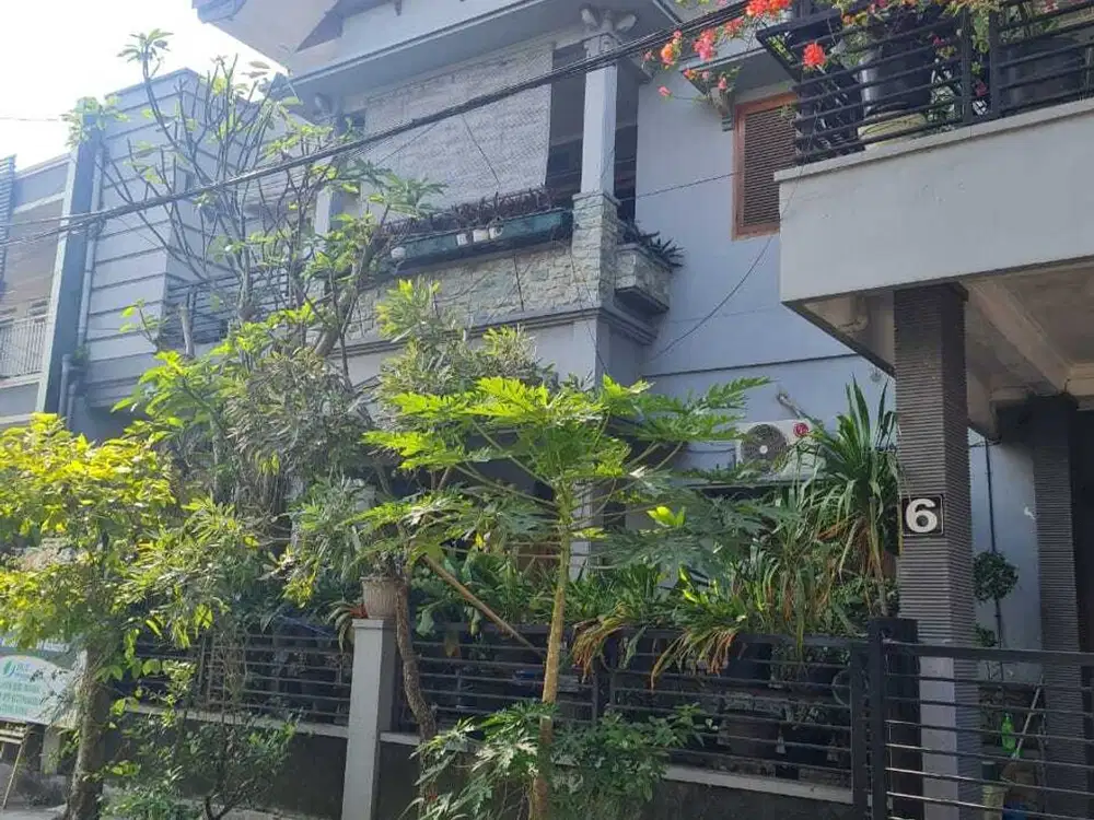 Dijual Rumah Strategis Siap Huni TerawatDi Area Bunga-Bunga Malang