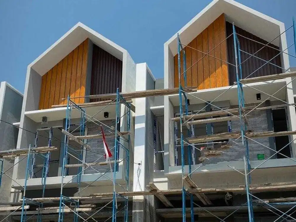 Rumah Tengah kota SBY Timur di komplek Elit dekat Raya Meer