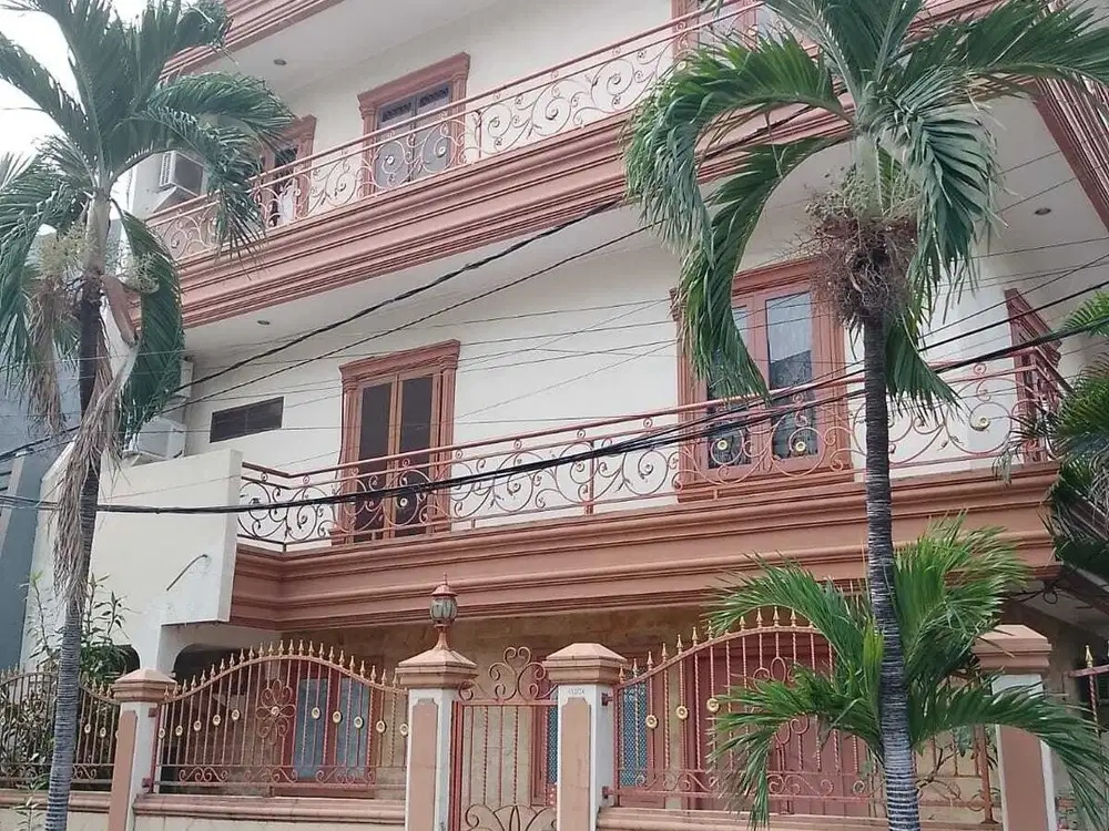 RUMAH DALAM KOMPLEK KOPYOR BARAT KELAPA GADING