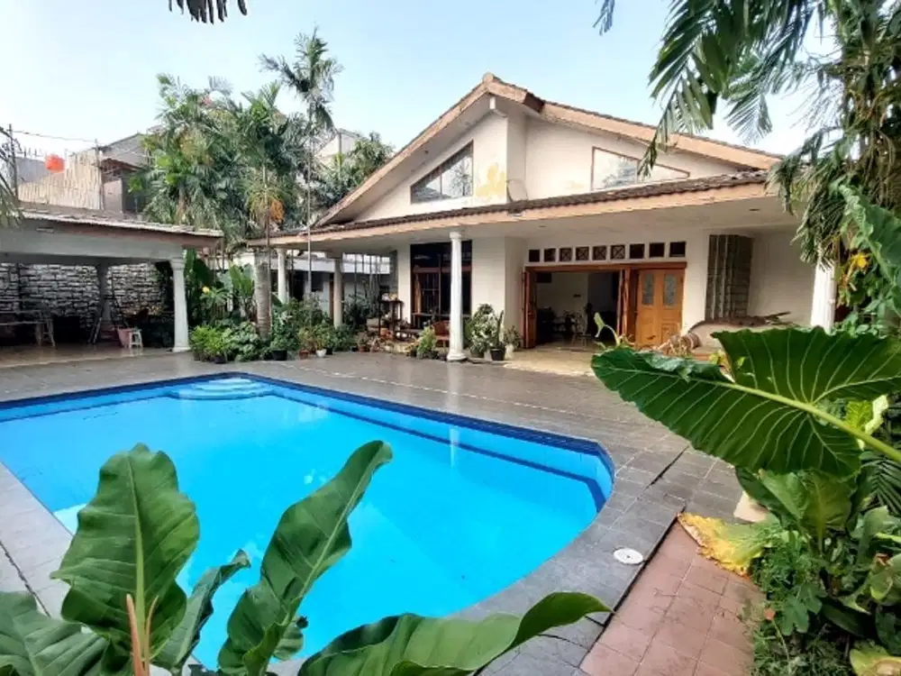Rumah Luas Ada Kolam Renang di Cipete Jakarta Selatan