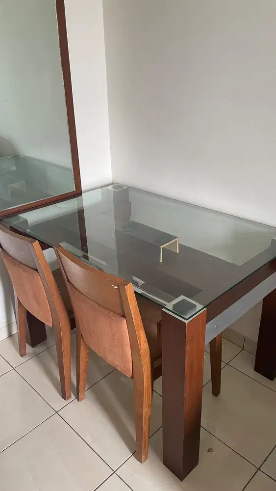 Meja Makan Kaca dan Kursi Makan 2 pcs