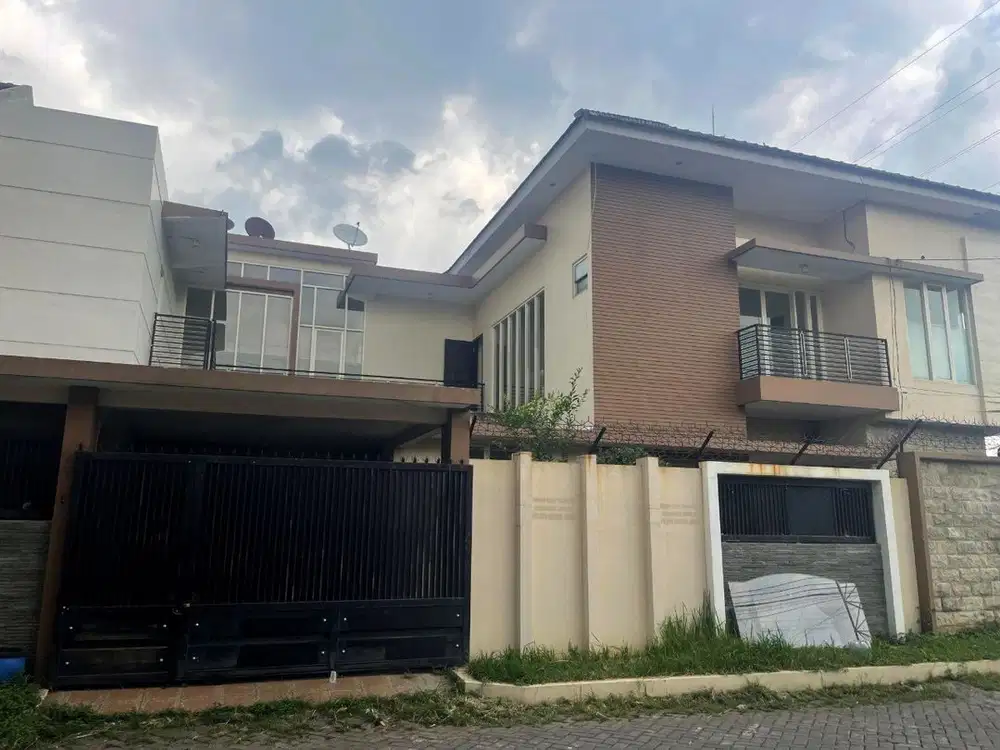 Dijual Rumah Mewah di Kartika Asri Blimbing – Ada Kolam Renang, SHM!